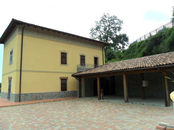 Villa in vendita a Cogoleto. Esterni: casa e veranda.