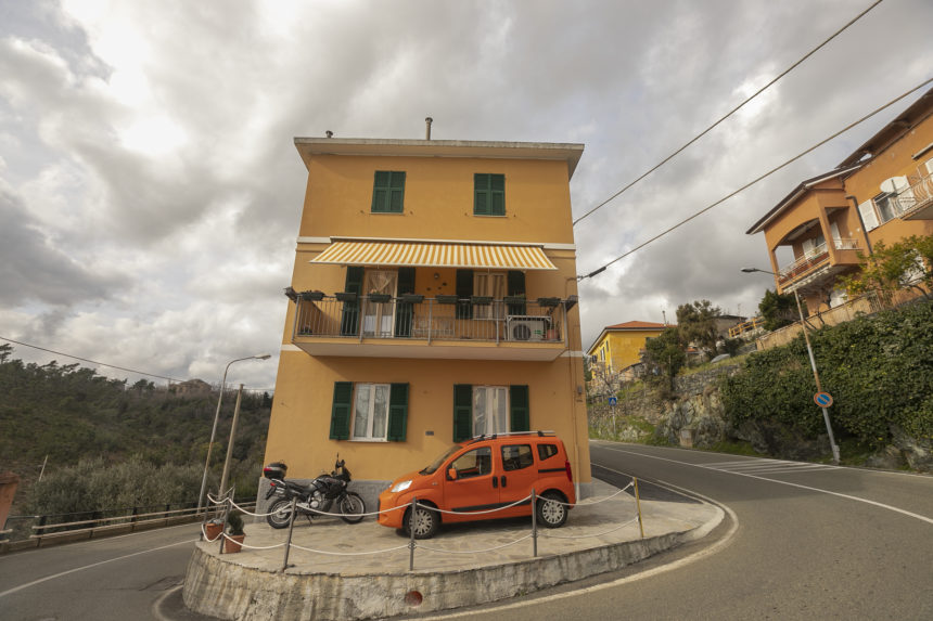 Appartamento su due piani a Cogoleto - Vista della casa da fuori